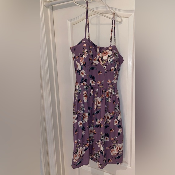 Lavender floral xhilaration knee length dress size large.  Adjustable straps. - Picture 1 of 3